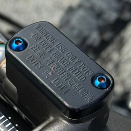 Formula/Volar Sport/Ultra Bee reservoir bolts (2 bolts)